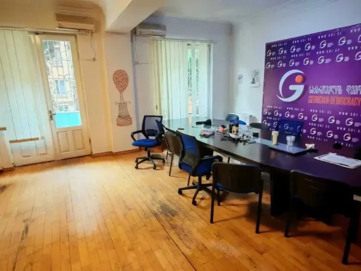 იყიდება 1 ოთახიანი კომერციული ფართი