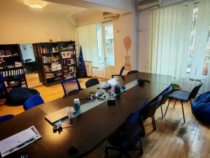 იყიდება 1 ოთახიანი კომერციული ფართი