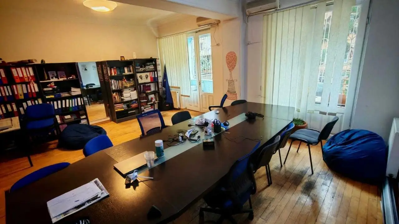 იყიდება 1 ოთახიანი კომერციული ფართი