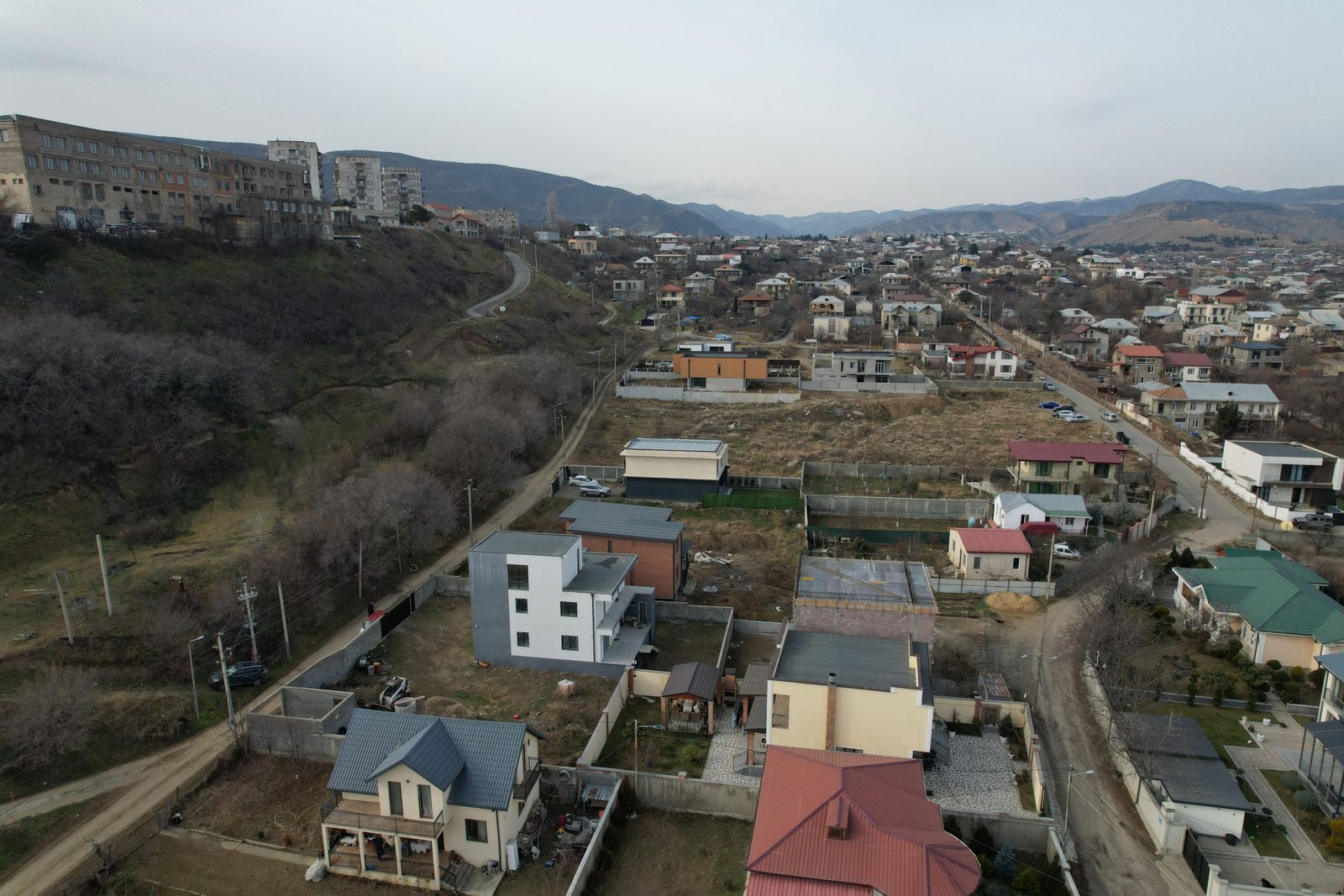 იყიდება 9 ოთახიანი კერძო სახლი