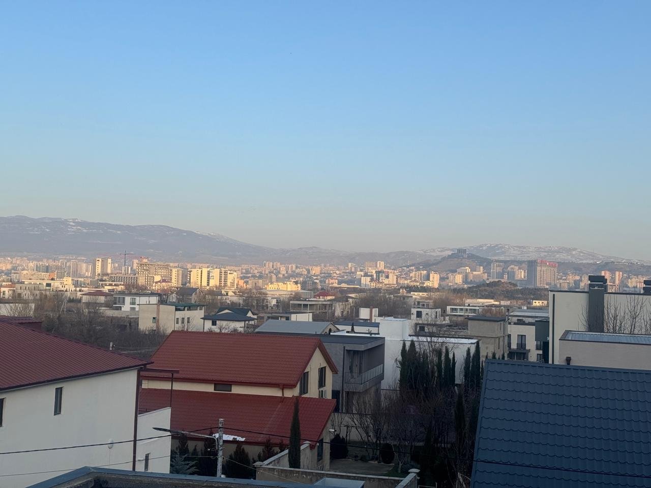 იყიდება 9 ოთახიანი კერძო სახლი