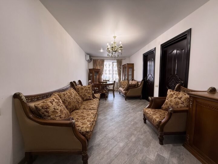იყიდება 4 ოთახიანი ბინა
