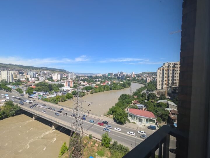 იყიდება 4 ოთახიანი ბინა
