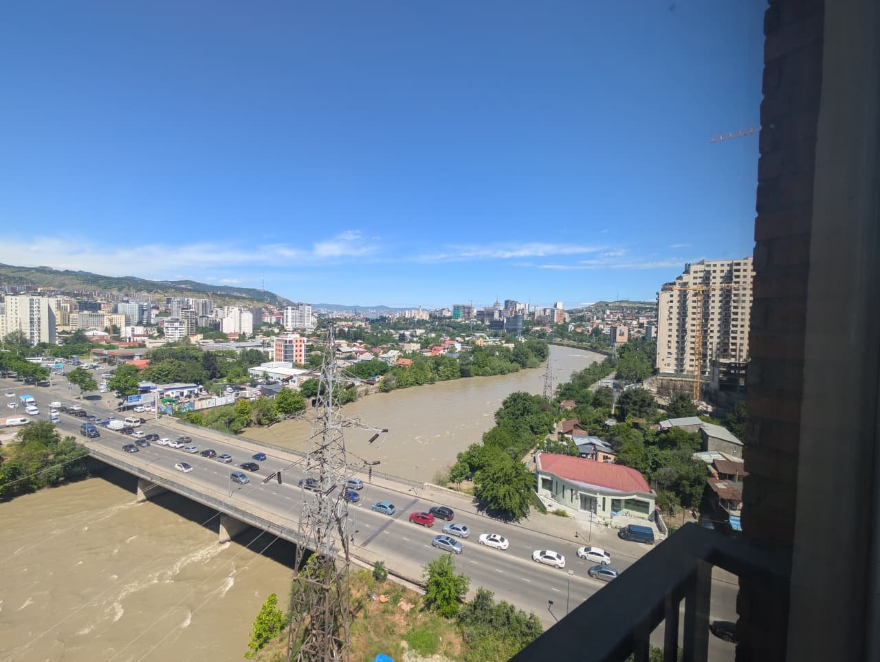 იყიდება 4 ოთახიანი ბინა