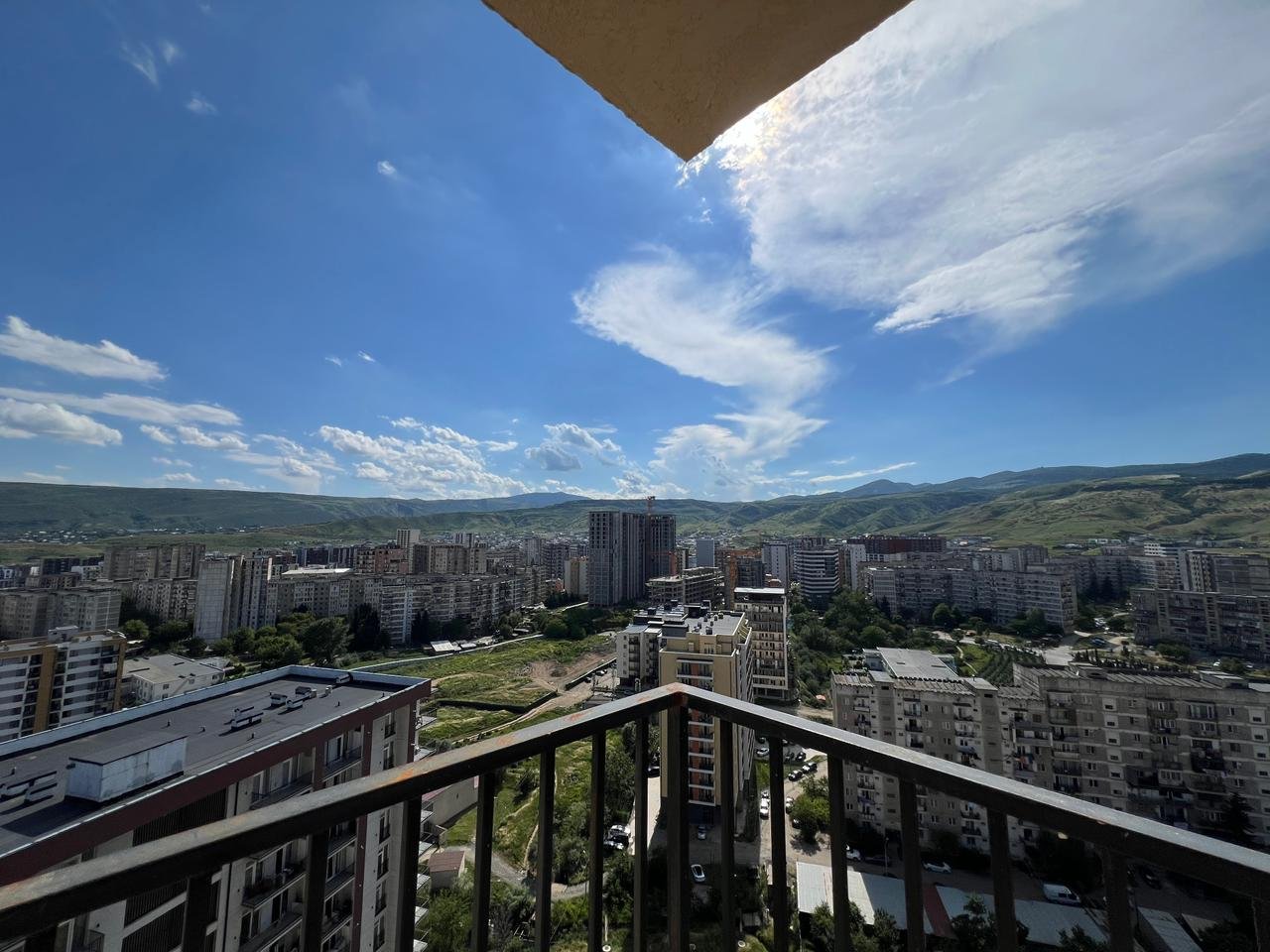 იყიდება 3 ოთახიანი ბინა