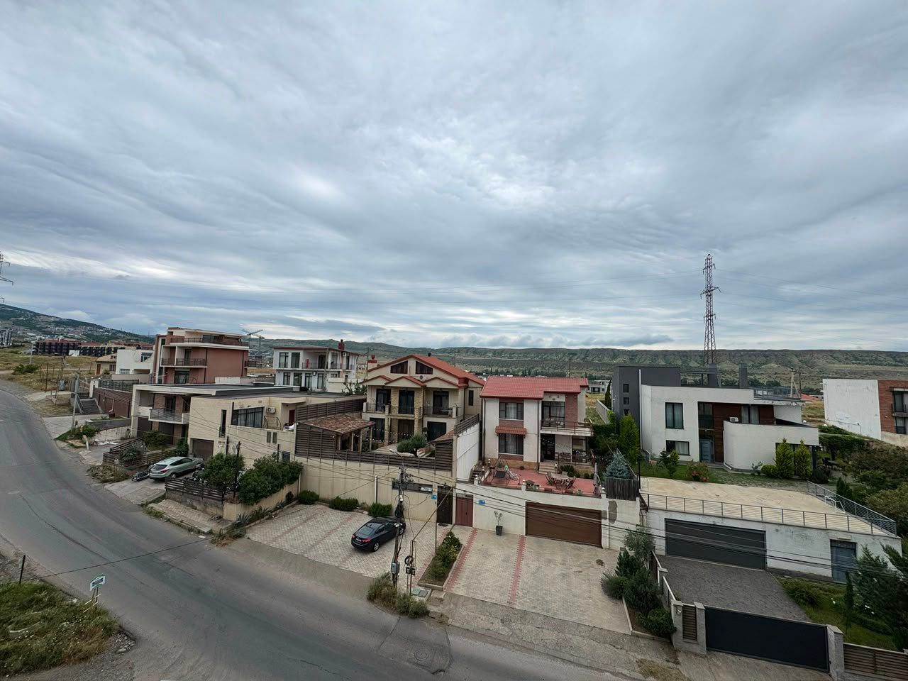 იყიდება 4 ოთახიანი ბინა